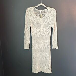 BCBG WHITE CROCHETED DRESS. Size medium,